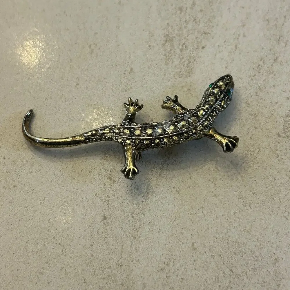 Vintage Antiqued Silver-Tone Lizard Brooch – Emerald Rhinestone Eyes Figural Pin